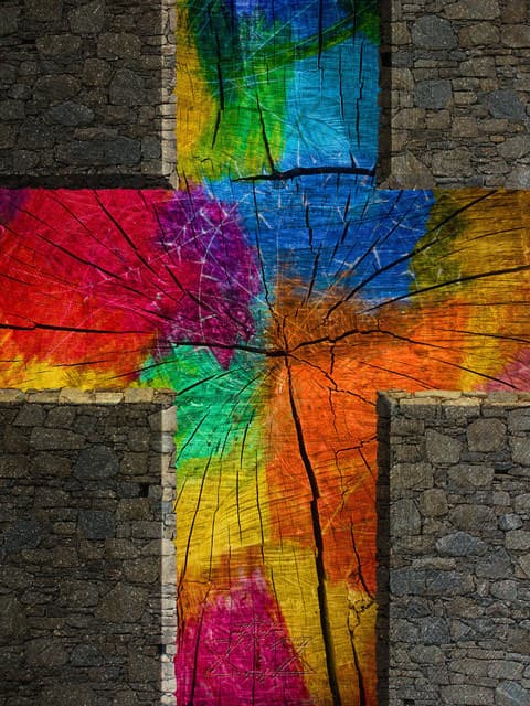 Kreuz aus Holz und Stein — Bild von Michael Willfort