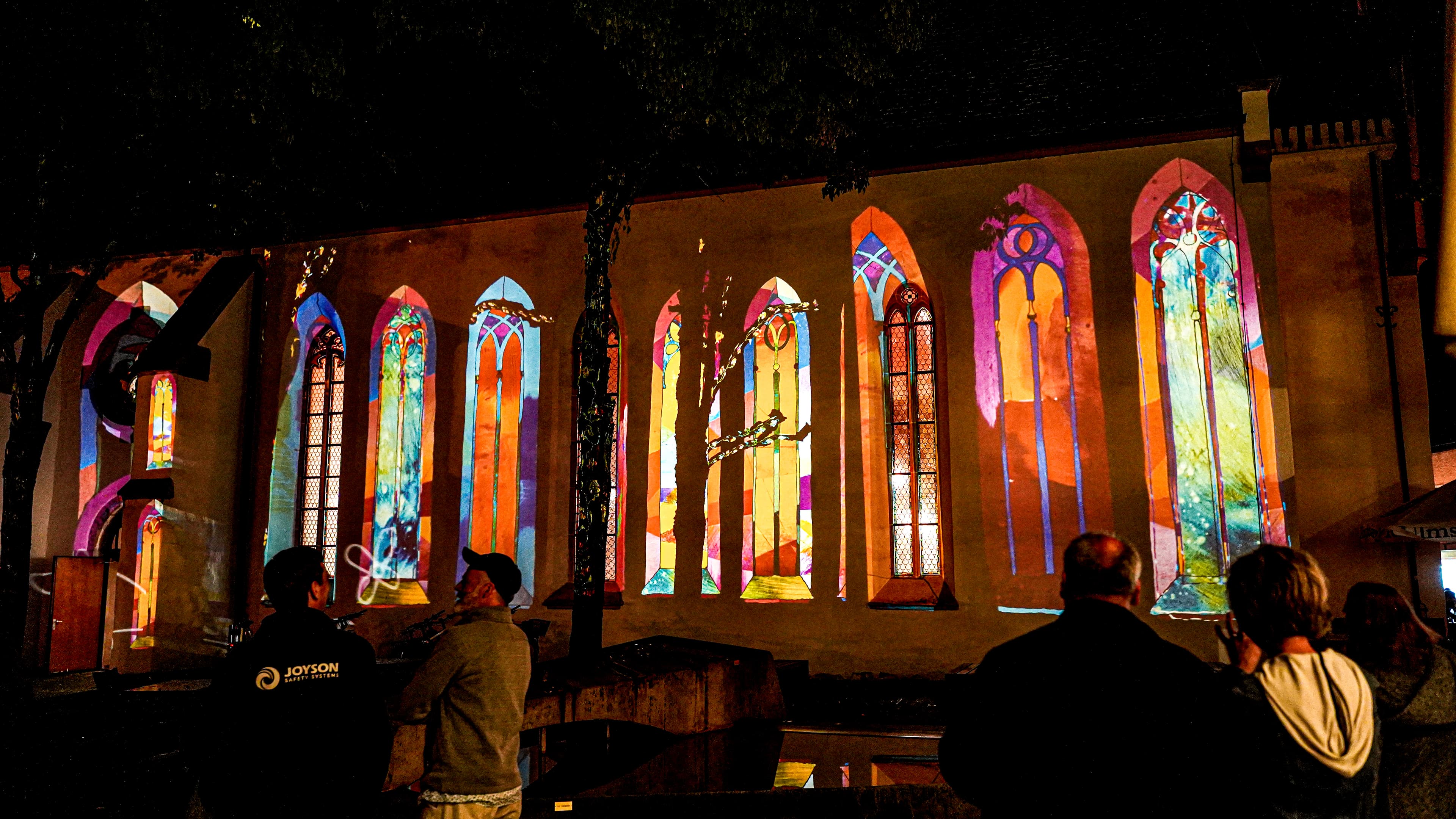 Stadtkirche rundum mit Phantasie erleuchten